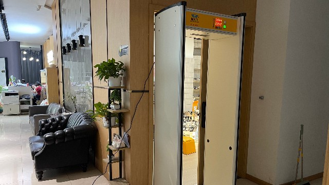 浙江某鞋業(yè)公司引入探天下電子產(chǎn)品探測門,確保設(shè)計辦公室機密不泄露
